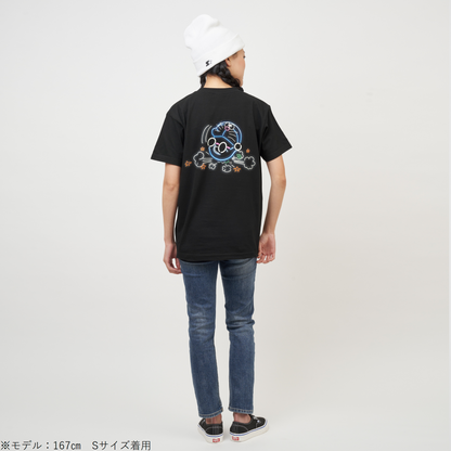 ネオンサインTシャツ　尻もち
